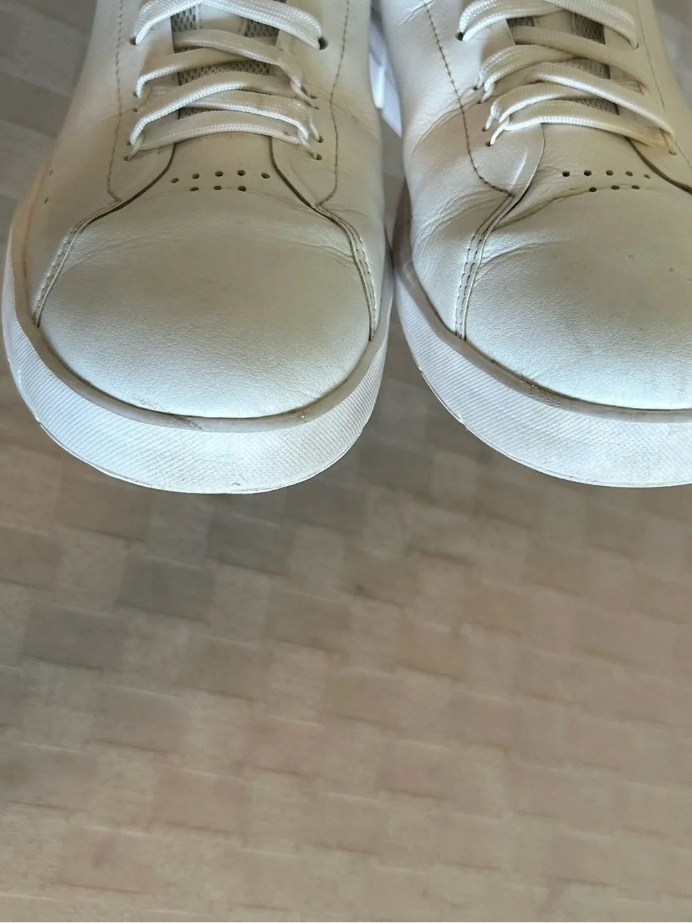 On Running The Roger Advantage Tennis Sneakers in All White